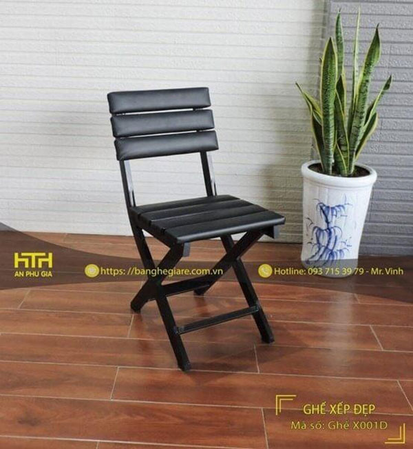 bàn ghế gỗ nhỏ gọn