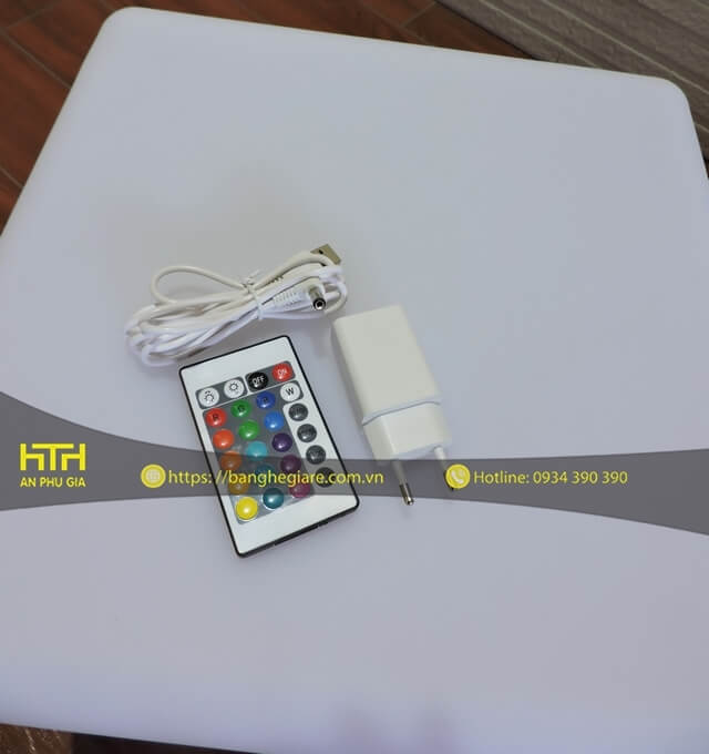 Bàn led phát sáng ấn tượng