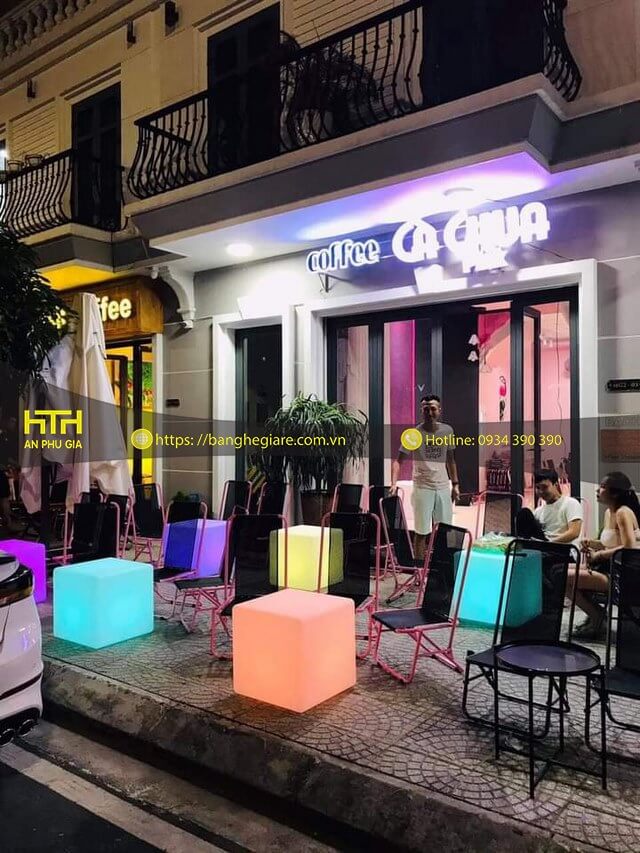 Bàn led phát sáng ấn tượng