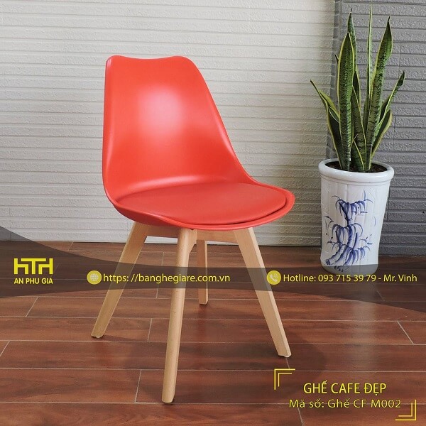 ghế quán cafe bằng nhựa chân gỗ eames màu đỏ