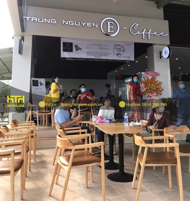 Ghế gỗ cafe HIRO ấn tượng