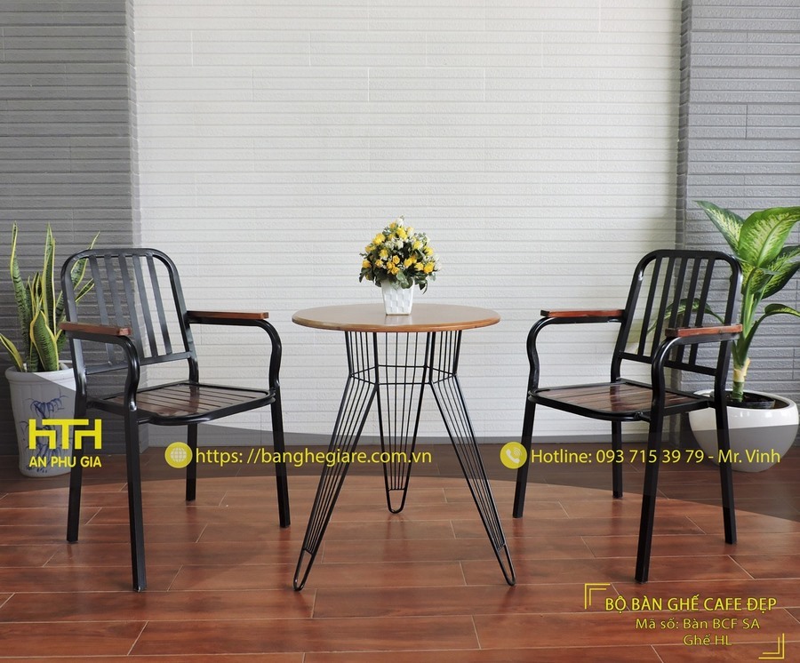 Ghế cafe sân vườn màu sắc hài hòa