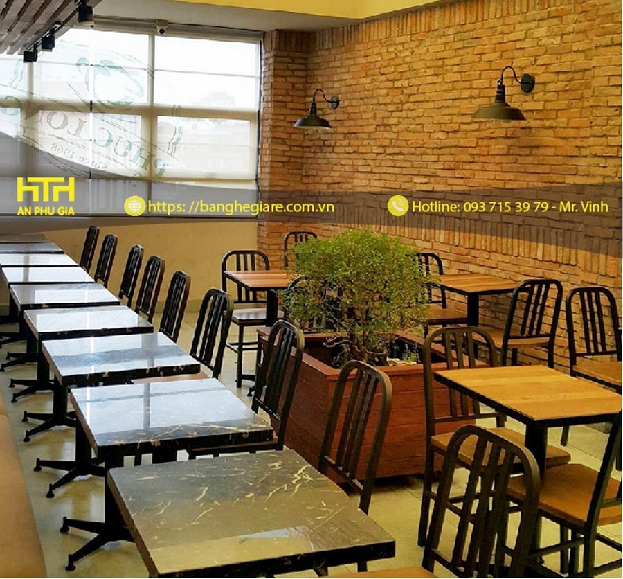 bàn ghế chân sắt mặt gỗ hiện đại