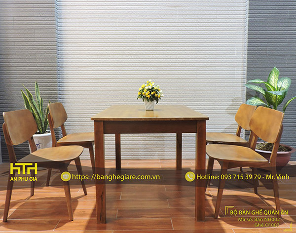 bàn ghế mộc mạc