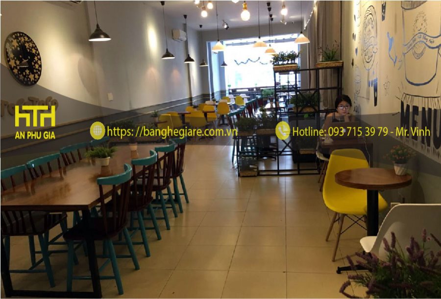 Kinh nghiệm chọn các mẫu bàn ghế gỗ cho quán ăn vặt thu hút khách hàng