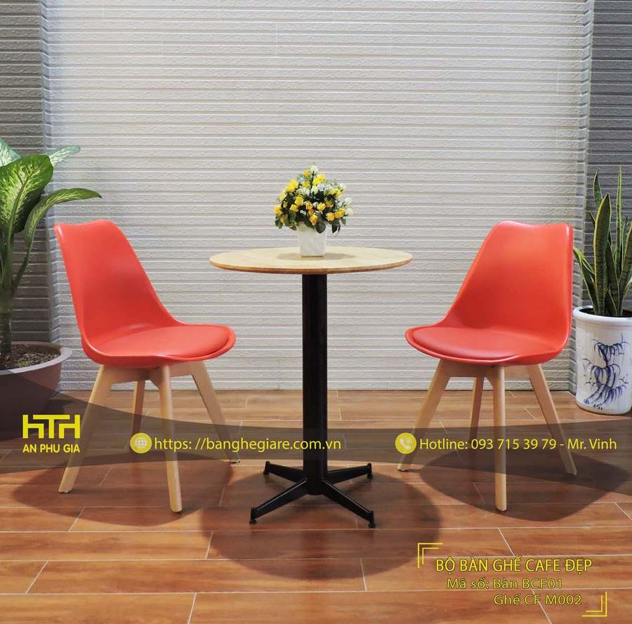 Ghế gỗ cafe Eames thu hút