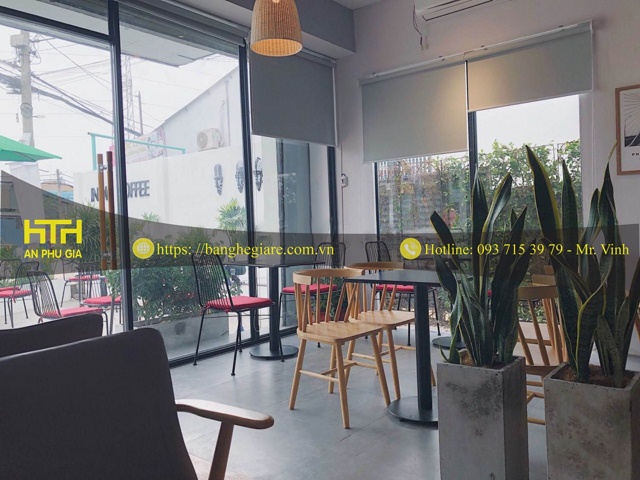 Bàn ghế cafe trong nhà hiện đại