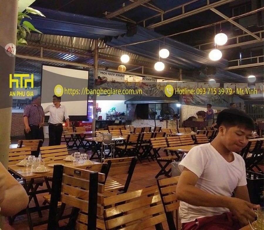 mua bàn ghế xếp chân sắt mặt gỗ giá rẻ