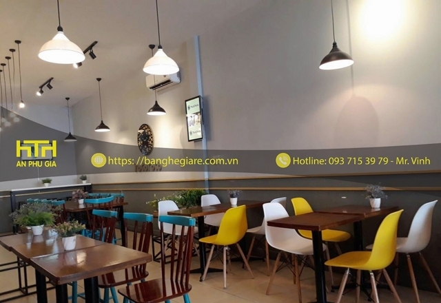 Bàn ghế cafe nhỏ hiện đại