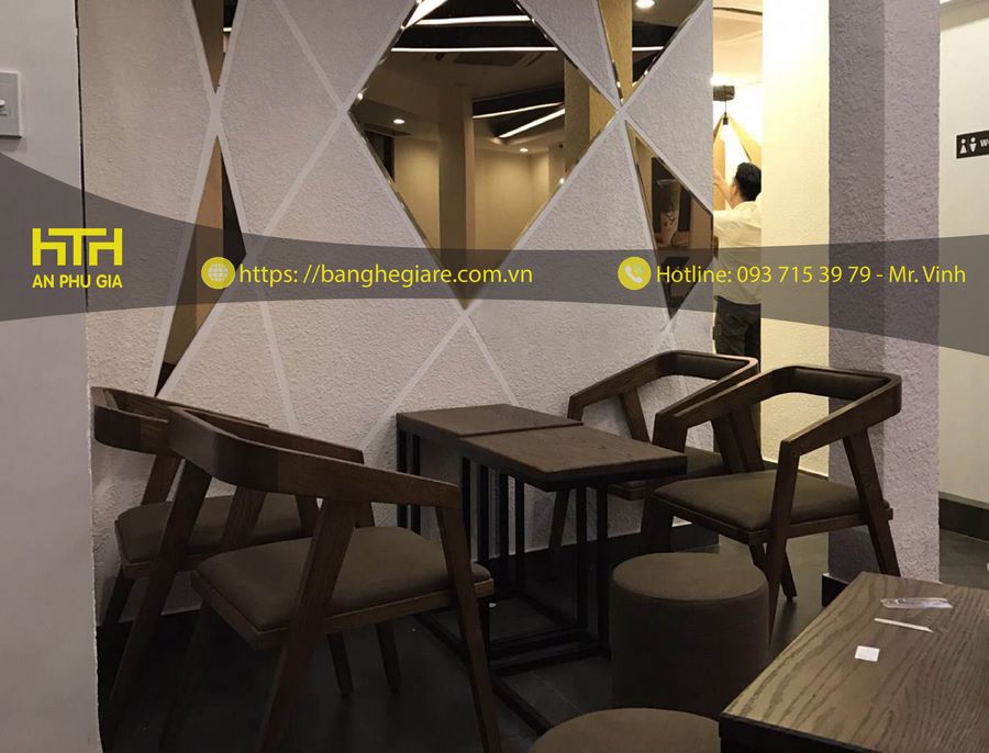bàn ghế quán cafe nhỏ sang trọng