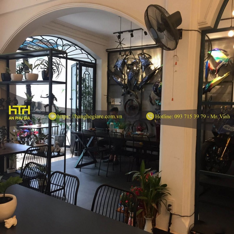 bàn ghế cafe quận 3 hcm mộc mạc