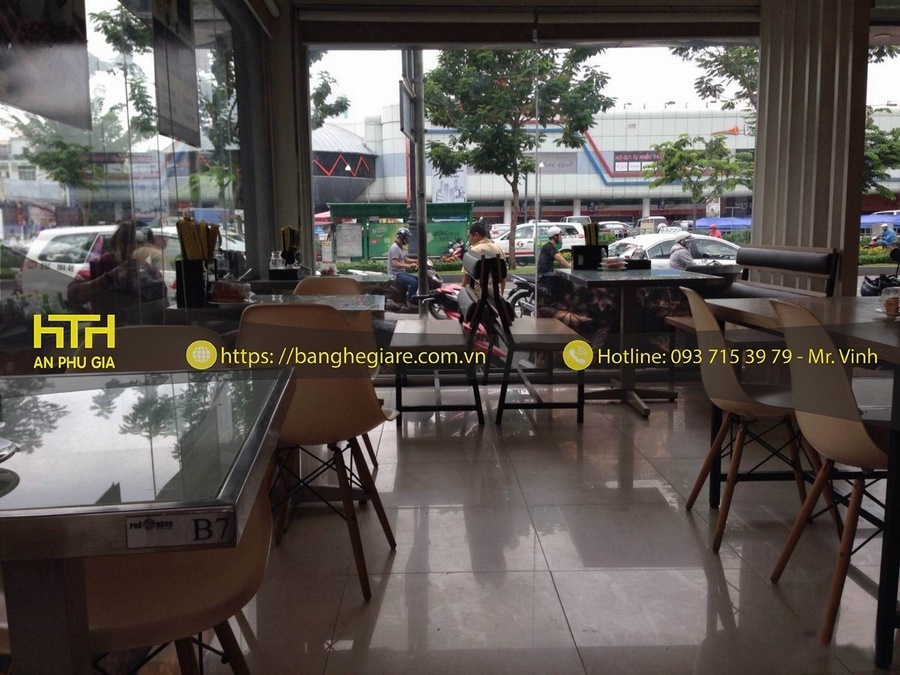 ghế gỗ cafe Eames đẹp tươi trẻ