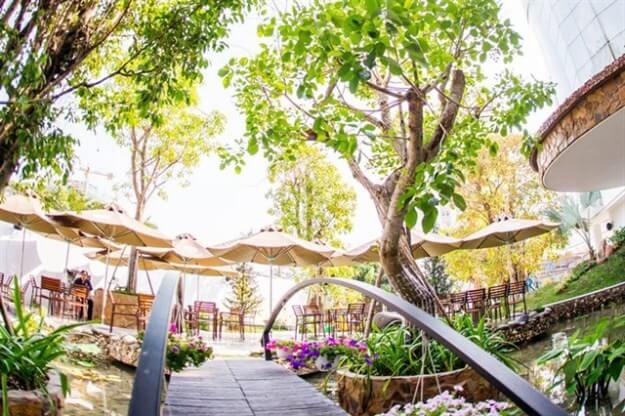 mẫu quán cafe sân vườn đẹp hcm