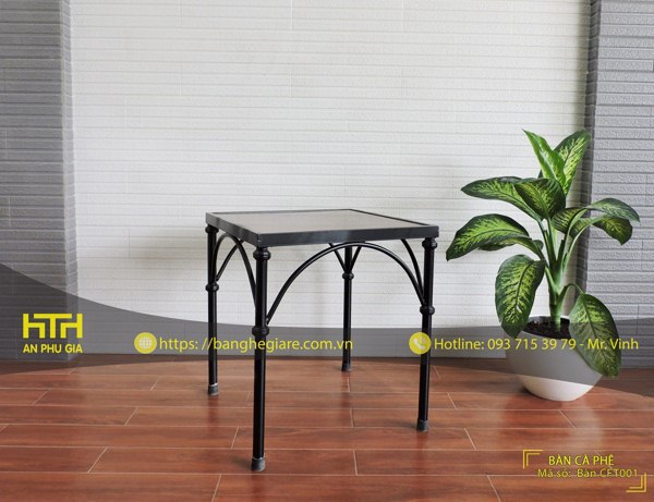 Mẫu bàn CFT001 làm từ chất liệu sắt kết hợp gỗ có thiết kế vô cùng ấn tượng