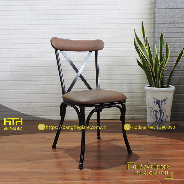 Mẫu ghế sắt CF001D với thiết kế sang trọng và màu sắc nhẹ nhàng