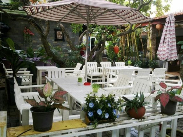 trang tri quan cafe san vuon