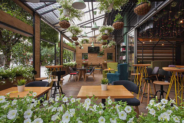 cách trang trí quán cafe sân vườn
