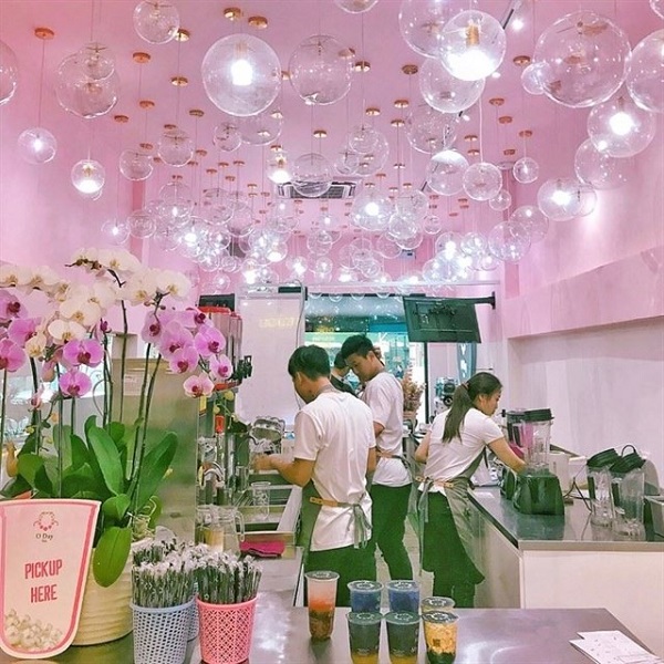 trang trí quán trà sữa bằng bong bóng