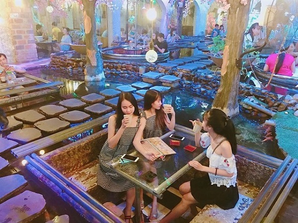 trang trí bể cá