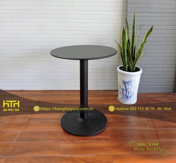 bàn sắt sân vườn