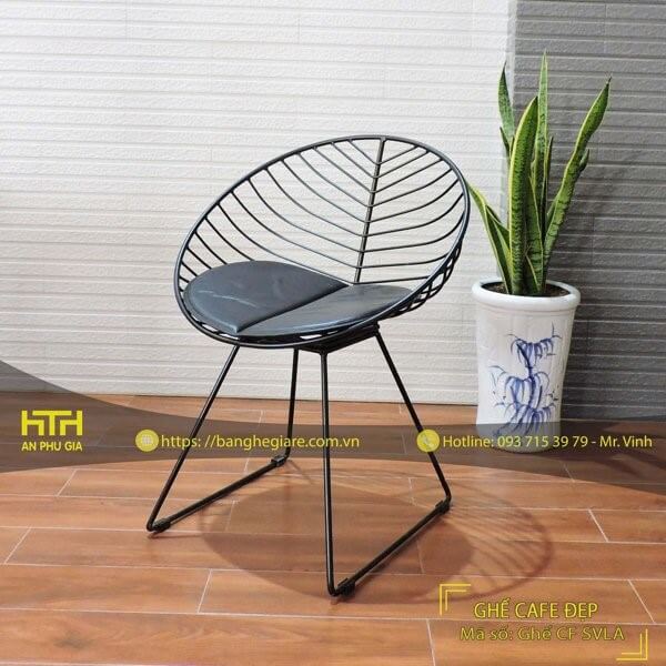 mẫu bàn ghế sắt ngoài trời màu đen