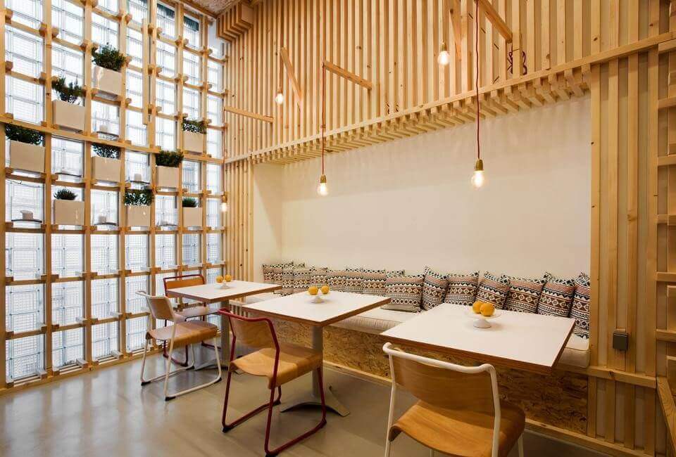 trang trí quán coffee nhỏ ánh sáng đẹp