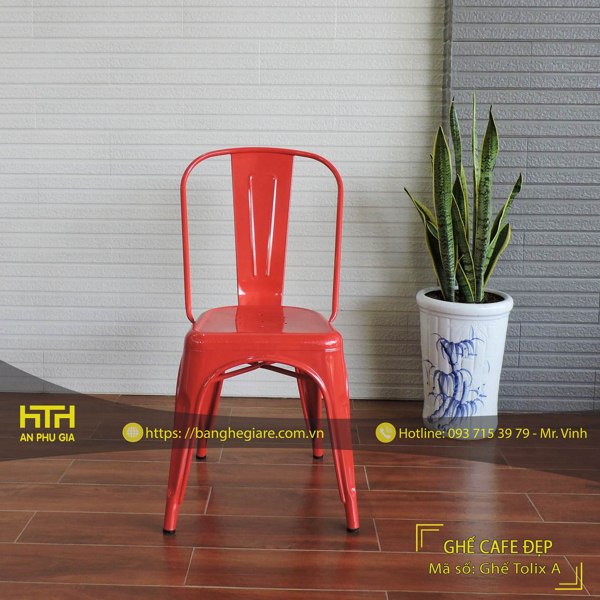 Ghế Tolix A có thiết kế đơn giản, màu sắc nổi bật đem đến sự ấn tượng cho không gian
