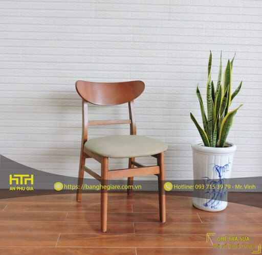 Ghế gỗ CF005 thu hút thực khách bằng một vẻ ngoài đơn giản, thanh lịch
