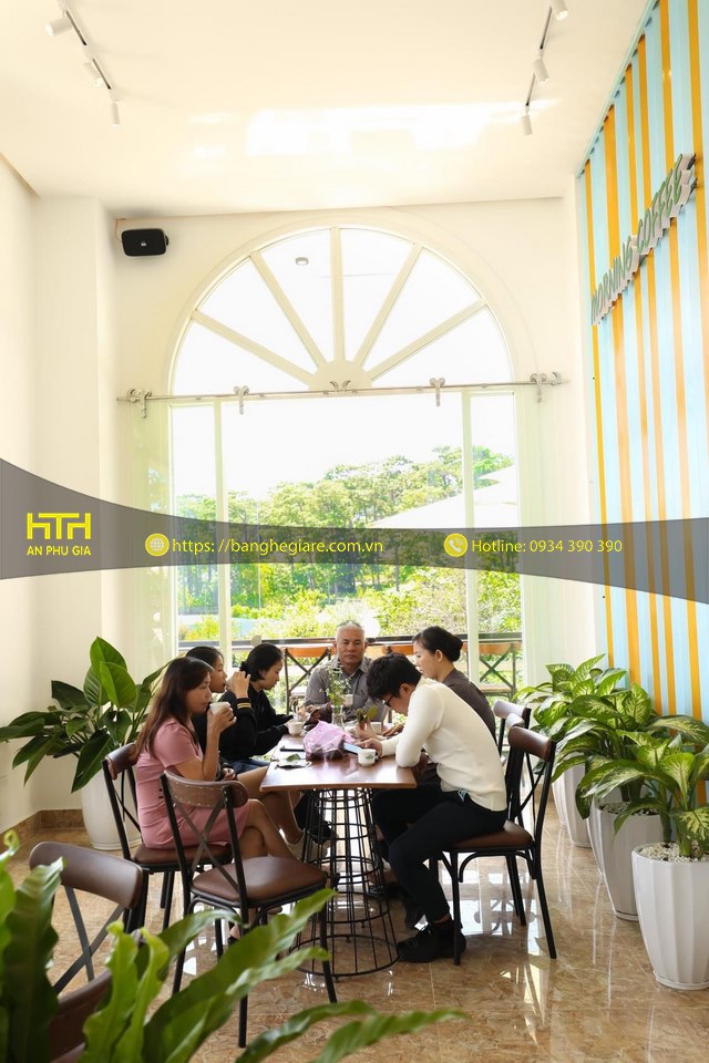 Bàn sắt cafe BCF TI02 thời thượng