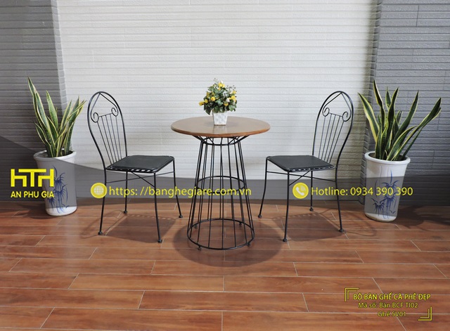 Bàn sắt cafe BCF TI02 sang trọng