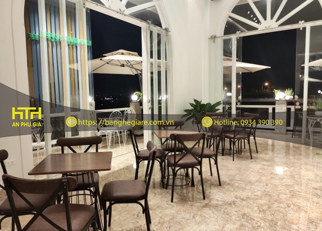 Bàn sắt cafe BCF TI02 ấn tượng