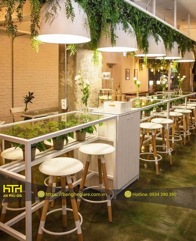 ghế nhựa quán cafe